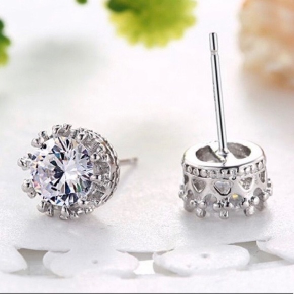 **New 925 Sterling Silver Diamond Stud Earrings - Picture 2 of 6